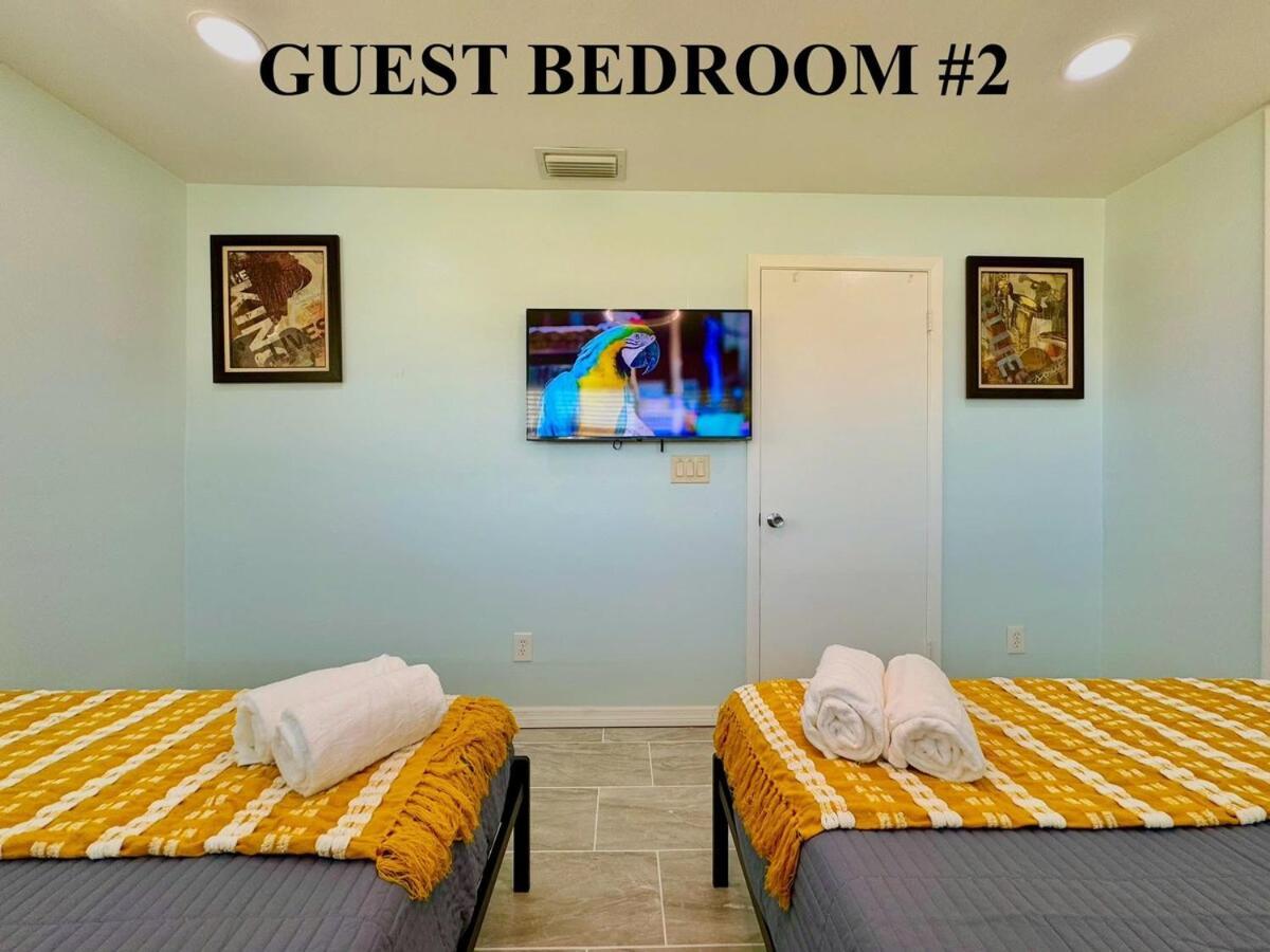 Family Fun-prime Location Heated Pool Sleeps10 *